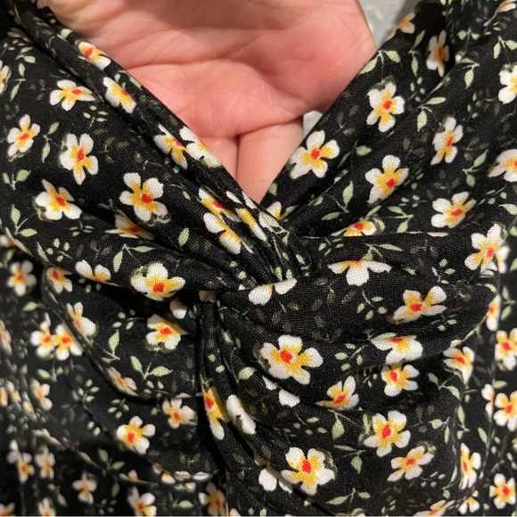 Urban Outfitters Black Floral Romper Playsuit Sweetheart Neckline Size Medium - Picture 4 of 6